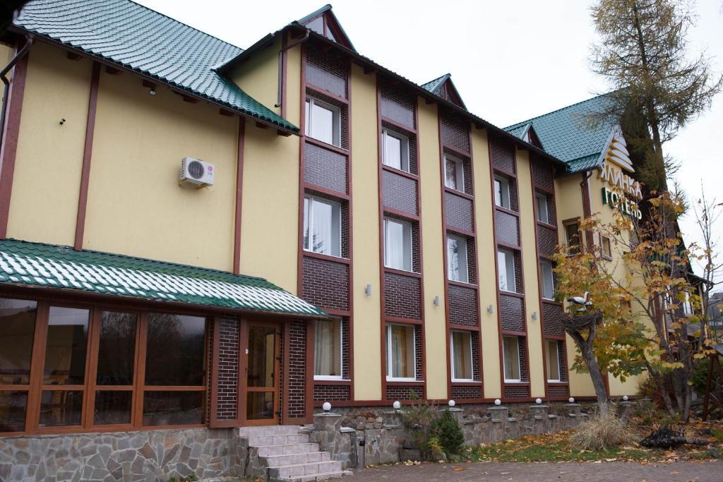Ялинка Готель Vyshkiv 外观 照片