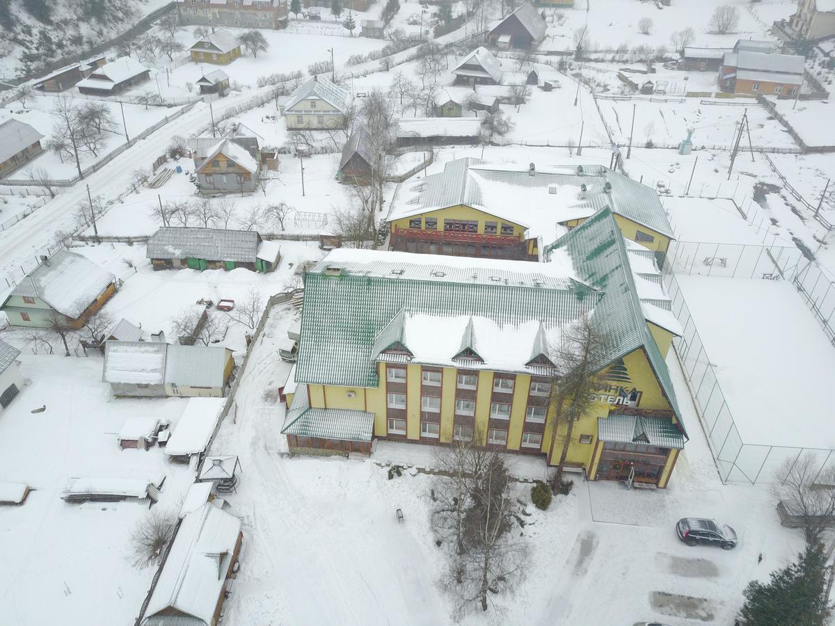 Ялинка Готель Vyshkiv 外观 照片